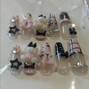 Elegant Coquette Bow Press-On Nails
Pink and Black 3D Nail Art Set size XS